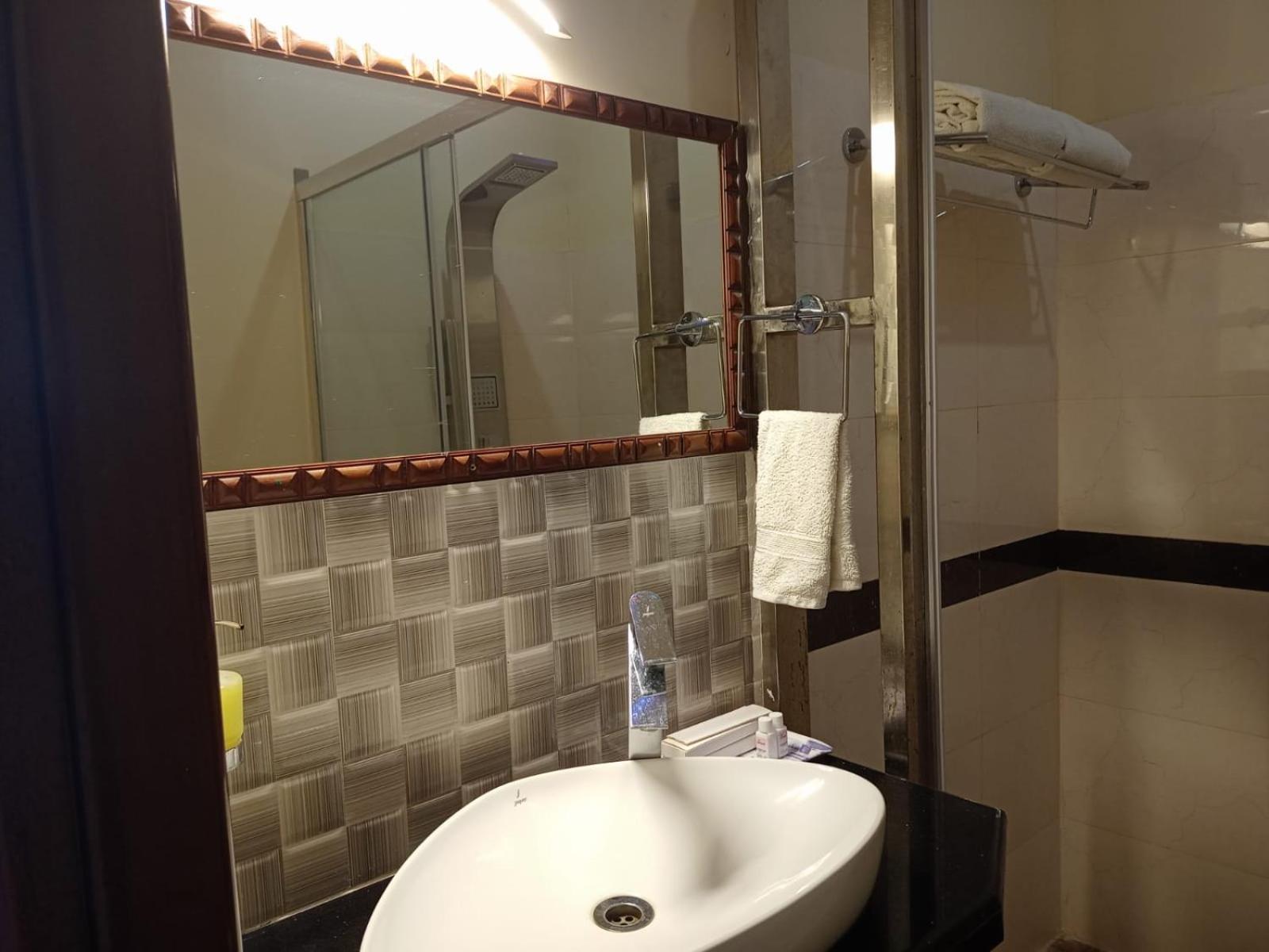 Changs Resort Kaharpara Eksteriør billede